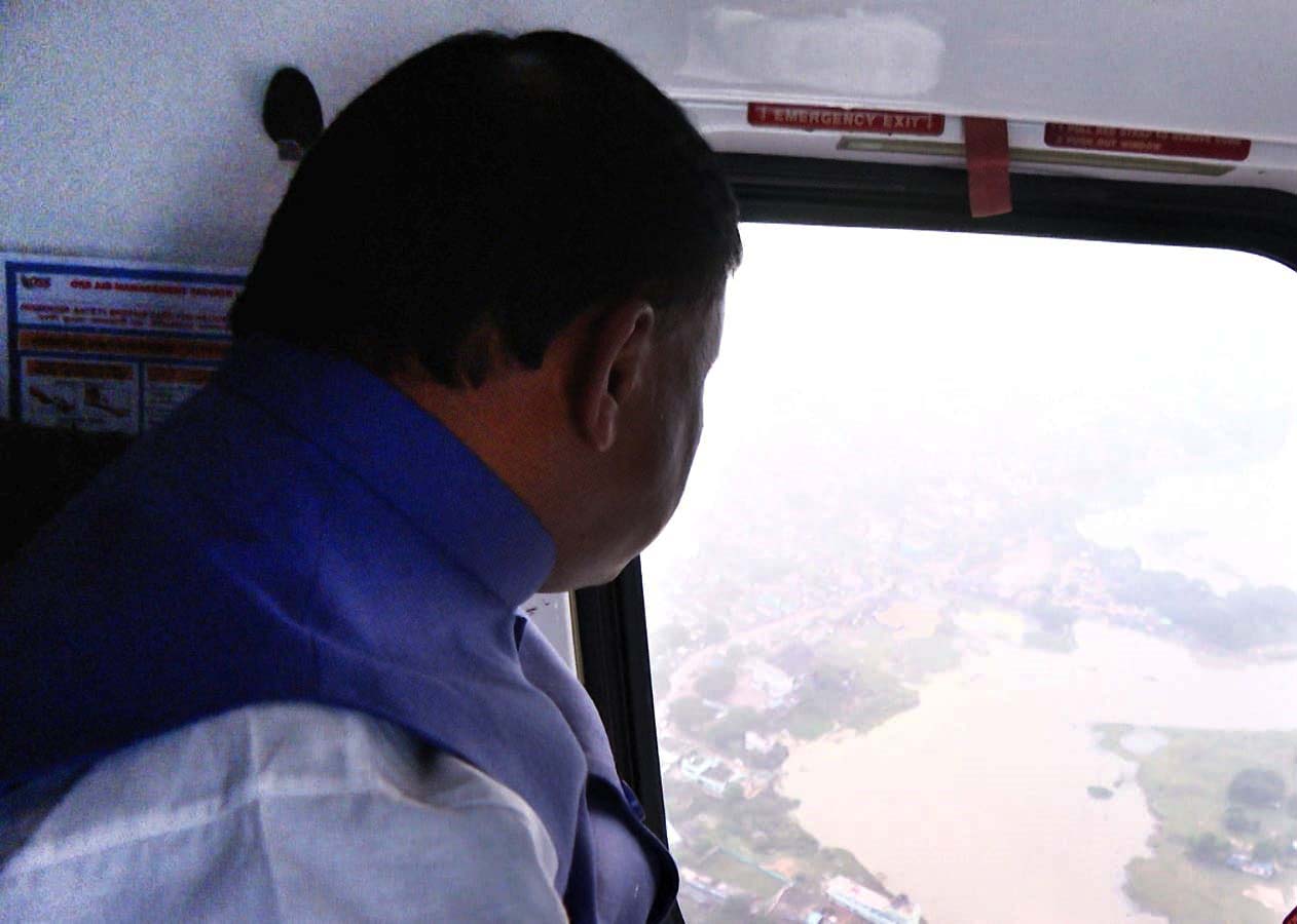 ଆକାଶ ମାର୍ଗରୁ  ମୁଖ୍ୟମନ୍ତ୍ରୀ ମୋହନ ଚରଣ ମାଝିଙ୍କ ବାତ୍ୟାଞ୍ଚଳ ପରିଦର୍ଶନ