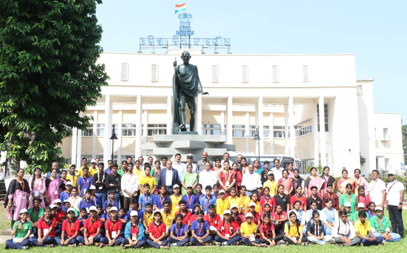 ଛାତ୍ରଛାତ୍ରୀଙ୍କ ବିଧାନସଭା ପରିଭ୍ରମଣ