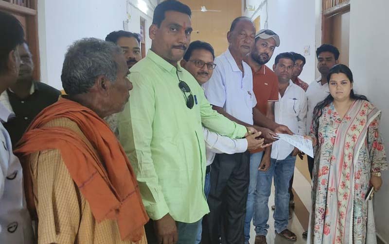 ନୂତନ ବସଷ୍ଟାଣ୍ଡ ନିର୍ମାଣ ପାଇଁ ଜିଲାପାଳଙ୍କୁ ଘରୋଇ ବସ ମାଲିକ ସଂଘର ସ୍ମାରକପତ୍ର