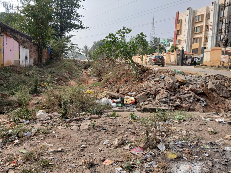 ଯନ୍ତ୍ରୀଙ୍କ ମନମାନିରେ ଚାଲିଛି ସହରର ପ୍ରମୁଖ ରାସ୍ତା କାମ