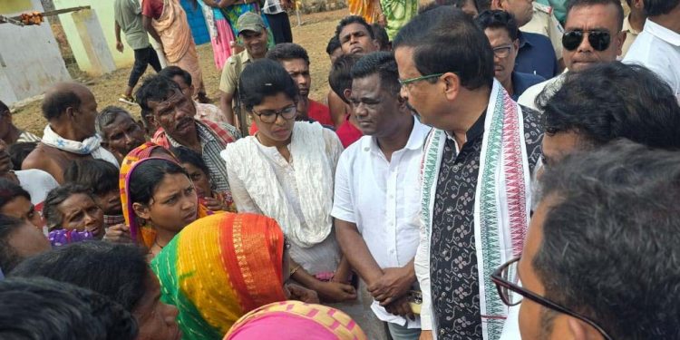 ରାଜସ୍ୱ ମନ୍ତ୍ରୀଙ୍କ ମୟୂରଭଞ୍ଜର କ୍ଷତିଗସ୍ତ ଅଞ୍ଚଳ ପରିଦର୍ଶନ